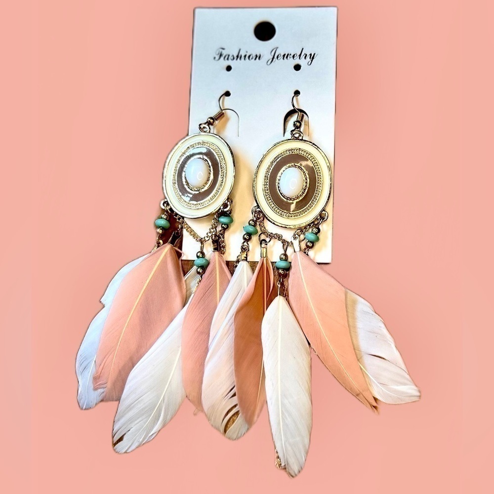 Brand NEW Boutique Boho Beaded Dangly Fashion Earrings in Mauve